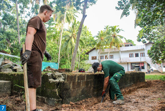  auf Sri Lanka heit es beim Social Landscaping improvisieren.
