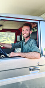 Paul Heidt hat nach einer Lehre den GaLaBau-Meister in Hohenheim gemacht und ist danach auf Wanderjahre gegangen. Zweieinhalb Jahre hat er beim Gartenbaubetrieb Kobel in Bubikon/CH gearbeitet und war dann fünf Monate im Büro Wirtz International in Schoten. Demnächst will er noch eine Zeit bei Peter Berg in Sinzig tätig sein.