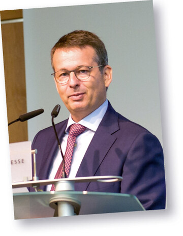 Hermann Graser ist Geschftsfhrer beim Bamberger Natursteinwerk Hermann Graser, das 20 Steinbrche betreibt (www.bamberger-natursteinwerk.de) sowie Prsident Deutscher Naturwerkstein-Verband. (www.natursteinverband.de).