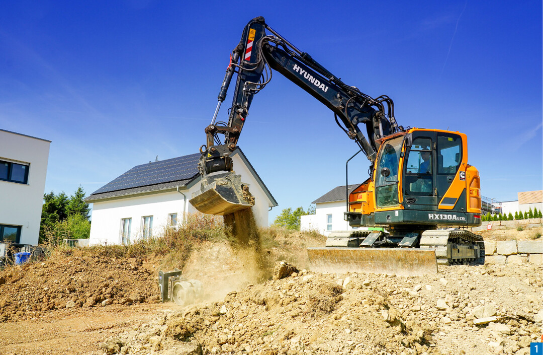 Der Hyundai HX130A LCR auf einer Baustelle des Unternehmens Schmitt in Wittighausen