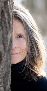 Carolin Tietz ist ausgebildete Fotografin, hat 2001 die Betriebswirtin für den GaLaBau aufgesattelt und war viele Jahre an der Seite ihres Mannes im eigenen Unternehmen Garten & So (www.gartenundso.de) in Gröbenzell bei München tätig.