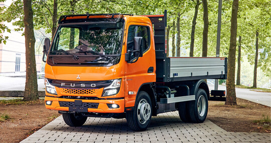 Der Fuso eCanter ist jetzt auch als 7,5-Tonner mit drei Batteriemodulen fr maximal 200 km Reichweite zu haben.
