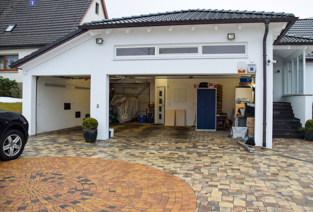 Fallbeispiel Garagenanbau: Der Neubau ist direkt an das bestehende Einfamilienhaus angefügt.