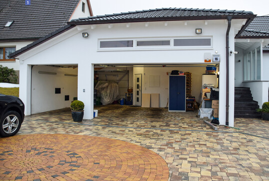 Fallbeispiel Garagenanbau: Der Neubau ist direkt an das bestehende Einfamilienhaus angefgt.
