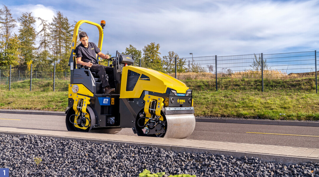 Die elektrische Kompaktwalze Bomag BW 100 AD e-5 ist so leistungsfhig wie das Dieselmodell.
