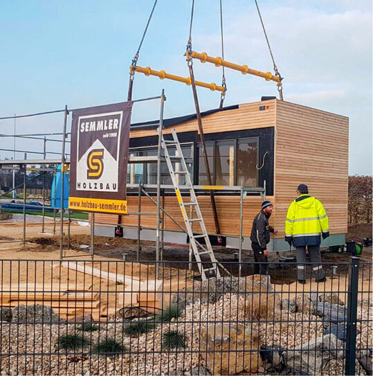 Moderne Wohnarchitektur kommt mit geringster Bodenbewegung aus. Dieses Tiny House wurde in Rekordzeit auf Schraub-Pfahl-Fundamenten der DFG aufgestellt.