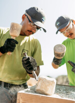 Über 500 Auszubildende aus Rheinland-Pfalz und dem Saarland haben schon von den Natursteinpraktika profitiert. Sie haben dabei nicht nur technische Fähigkeiten erlangt und kulturelle Erfahrungen gesammelt; für viele war der Kurs der Beginn eines Netzwerks.