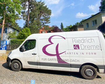 2) Das alte Logo weist sein Unternehmen noch deutlich als ehemaligen Teil der Kusche-Unternehmensgruppe aus.