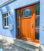 3) Auf der historischen Insel im brandenburgischen Werder hat das Unternehmen seine Büros.