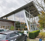 Das Betriebsgebäude nach Entwurf eines regionalen Architekturbüros sorgte beim Bau 2000 für viel Aufmerksamkeit.