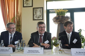 Dr. Klaus Mller-Beck, Vorsitzender der Deutschen Rasengesellschaft, rechts Dr.Bernd Scherer, Geschftsfhrer VDM