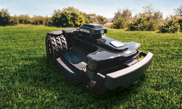 Der innovative NEXT TECH LX6 RTK mht Rasenflchen von bis zu 10.000 Quadratmetern und bentigt keinen Begrenzungsdraht.