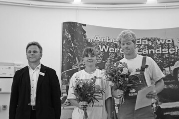 FGL-Brandenburg-Chef Peter Herrmann mit dem Siegerteam: Mareen Bulligk und Marius Windmller