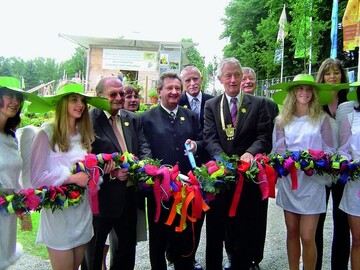 Als Ersatz fr den Umweltminister machte ein Staatssekretr in Waldkirchen den symbolischen Schnitt
