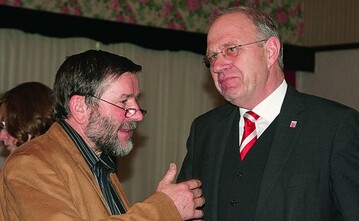 GaLaBau-Unternehmer Clestin Huhn aus Schlchtern (links) nutzte die Chance, mit Minister Wilhelm Dietzel zu sprechen 