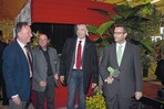 Auch Minister Peter Haug besuchte am vorletzten Sonntag die Messe Karlsruhe und machte sich ein Bild von der Leistungsfähigkeit der ausstellenden Betriebe auf der diesjährigen Giardina Karlsruhe. (v. l. n. r.) Erhard Anger, Präsident Verband Garten- und Landschaftsbau Baden-Württemberg, Thomas Westenfelder, Aussteller auf der Giardina, Axel E. Fischer (MdB) und Peter Haug, Minister für Ernährung und Ländlichen Raum.
