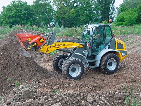 Flexibel einsetzbar ist der 1150, Goliath unter den „Gnstiger-Modellen“ von Kramer, auch mit hydraulischem Anbauwerkzeug anstelle der Standardschaufel