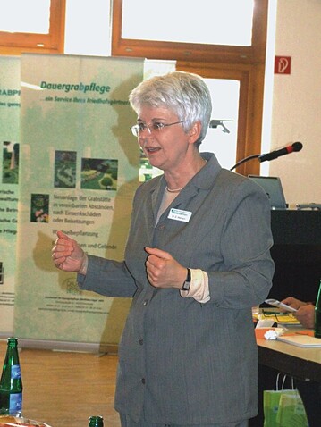 Dr. Gabriele Weimann spricht ber Feng-Shui