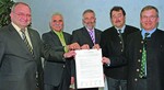 Präsentierten den Wortlaut der „Münchner Erklärung“: Roland Albert (Erwerbsgartenbau), Peter Gogeff (Gemüsebau), Ulrich Schäfer (Landschaftsbau), Manfred Nagler (Obst- und Gartenbauvereine) und Ludwig Woerlein (Baumschulen) (v. l.)