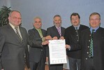 Präsentierten den Wortlaut der „Münchner Erklärung“: Roland Albert (Erwerbsgartenbau), Peter Gogeff (Gemüsebau), Ulrich Schäfer (Landschaftsbau), Manfred Nagler (Obst- und Gartenbauvereine) und Ludwig Woerlein (Baumschulen) (v. l.) Bild: tw