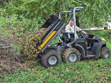Kleiner Offroad-Dumper: Mit seiner elektrischen Kippvorrichtung als Sonderausstattung bringt der Groundhog von JCB viel Schwung in den Materialtransport