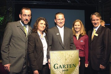 V. l.: Jurymitglied Volker Kugel, Gaby und Thomas Heumann (Gewinner des Gartenpreises in Gold), Miria Gula, Roland Bleinroth (Geschftsfhrer Messe Stuttgart)