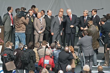 NRW-Ministerprsident Dr. Jrgen Rttgers (rechts) mit dem Grtnerprsidenten Heinz Herker bei der Erffnung Bild: Killgus
