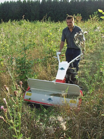 Herkules empfiehlt dieses hydrostatisch getriebene Modell fr Baumschonungen, Unterholz, Obstwiesen und extensive Graslandschaften