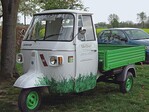 Werbewirksames Geschenk vom Ehemann: Piaggio APE im „Gärtner von Eden“-Design