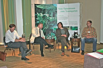 Welche Trends zeichnen sich im Hausgarten ab? Oliver Hoch (2. von links) diskutierte mit Georg von Gayl, DEGARedakteur Tjards Wendebourg und Ulrich Schultze (von links)