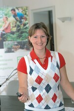 „Eine gelungene Gartengestaltung braucht ein Konzept“, erklärt Gartenplanerin Stefanie Kuhn aus Essen den anwesenden Gartenfachberatern Bild: pcw