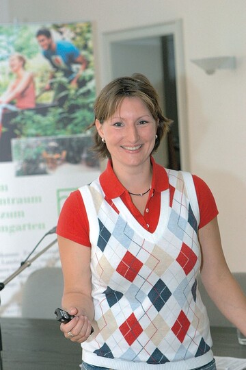 „Eine gelungene Gartengestaltung braucht ein Konzept“, erklrt Gartenplanerin Stefanie Kuhn aus Essen den anwesenden Gartenfachberatern Bild: pcw