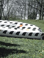 Sieht aus wie ein Schlauchboot, ist aber ein Stadtmöbel aus Recyclingmaterialien: ausgezeichnetes Objekt von Jasmin Hahn