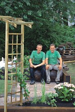 Verwiesen ihre Kollegen aus der gleichen Firma auf dier Plätze 2 und 3: Dennis Lühnen und Philipp Römer von Ingo Beran aus Neu Wulmsdorf