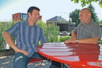 Ergänzen sich perfekt: Landschaftsgärtner Martin Steger (links) und Metalldesigner Werber Dobler