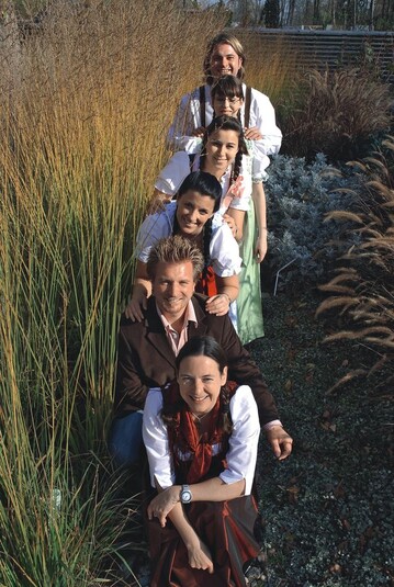 Zufriedene Gesichter bei den Machern in Tulln: Geschftsfhrerin Doris Brandecker-Knerer, Markus Glanz, Sandra Pfister, Kerstin Veigl, Heidi Krtschmer und Mario Jaglarz (von vorne)