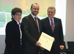 Albrecht Bühler (l.) wurde von Minister Ernst Pfister ausgezeichnet