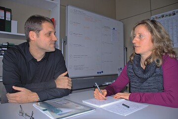 Dr. Gunter Mann  hier im Gesprch mit DEGA/campos-Redakteurin Claudia von Freyberg  besuchte Anfang Dezember 2008 die GaLaBau-Redaktion im Ulmer-Verlag
