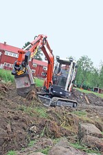 Filigrane Landschaftsgestaltung macht richtig Spaß – vorausgesetzt, der Minibagger leistet so viel, wie Maschinist und Werkzeug seiner Hydraulik abverlangen