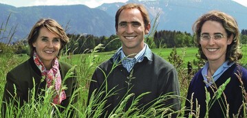 3 Die zufriedenen Inhaber (v. l. n. r.): Christine Stewens, Volker Stewens, er leitet den Bereich Gartengestaltung, und Konstanze Kley, die den Gartenmarkt leitet