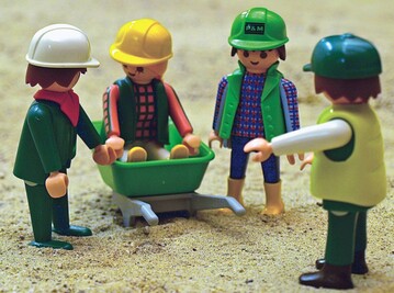 Beim kooperativen Fhrungsstil bezieht die Fhrungskraft die Mitarbeiter in ihre Entscheidungsprozesse ein  wichtige Voraussetzung ist Kommunikation 