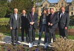 Von links: Bürgermeister Günter Harmeyer, LGS-Geschäftsführer Heinrich Sperling, Ministerpräsident Christian Wulff, Viktoria und Phillip von dem Bussche, Landrat Manfred Hugo und Kreisrat Dr. Reinhold Kassing
