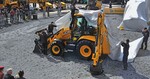 JCB enthüllte während der bauma 2010 sein neuestes Baggerladermodell. Einige Plagiate aus Fernost ließ der Hersteller dagegen vom Messegelände entfernen