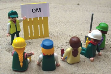Bei der Einfhrung eines QM-Systems ist es wichtig, alle Mitarbeiter von Beginn an zu informieren und mit einzubeziehen.