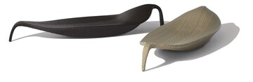 Die Natur Stand bei „Leaf“ von Dedon Modell. Die blattfrmige Liege gibt es als Einzel- oder Doppelliege und macht als echtes Designobjekt auch eine gute Figur, wenn niemand darauf liegt.