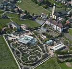 3 Aus der Luft am eindrücklichsten: Gartencenter, Verkaufsflächen, Klostergärtnerei und Konvent