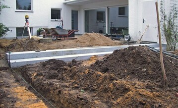 Dauerhafter Bauverzug kann den Auftraggeber zu einer auerordentlichen Kndigung ermchtigen. In so einem Fall ist dringend zu empfehlen, mglichst kurzfristig eine gemeinsame Begehung und Feststellung des Bauzustandes durchzufhren. 