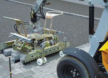 3 Die Verlegezange HVZ-uni von Probst hat eine automatische Abdrckvorrichtung, wodurch die Nacharbeit mit dem Gummihammer entfllt.