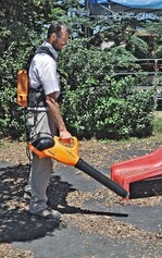 Laubbläser mit Turboleistung