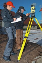 2 Gerade eine exakte Höhenermittlung kann Verschiebungen bei ausgeschriebenen Maßen ergeben.